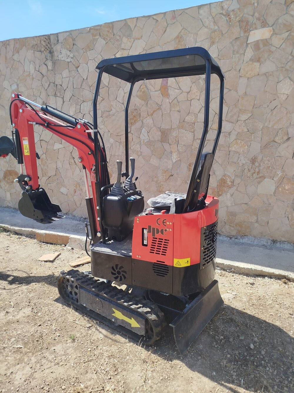 Miniexcavadora JPC vista frontal