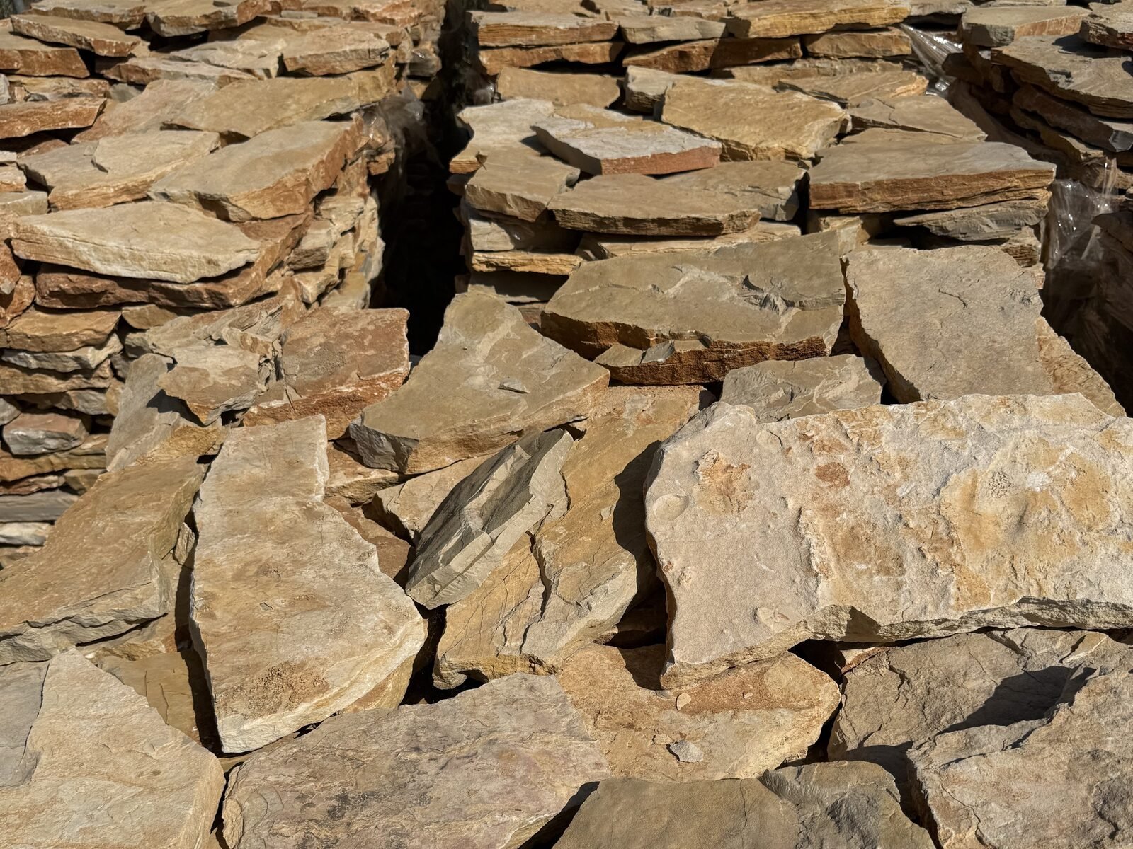 Forro de piedra natural mallorquina, grosor 5-7cm, palet de 20m2